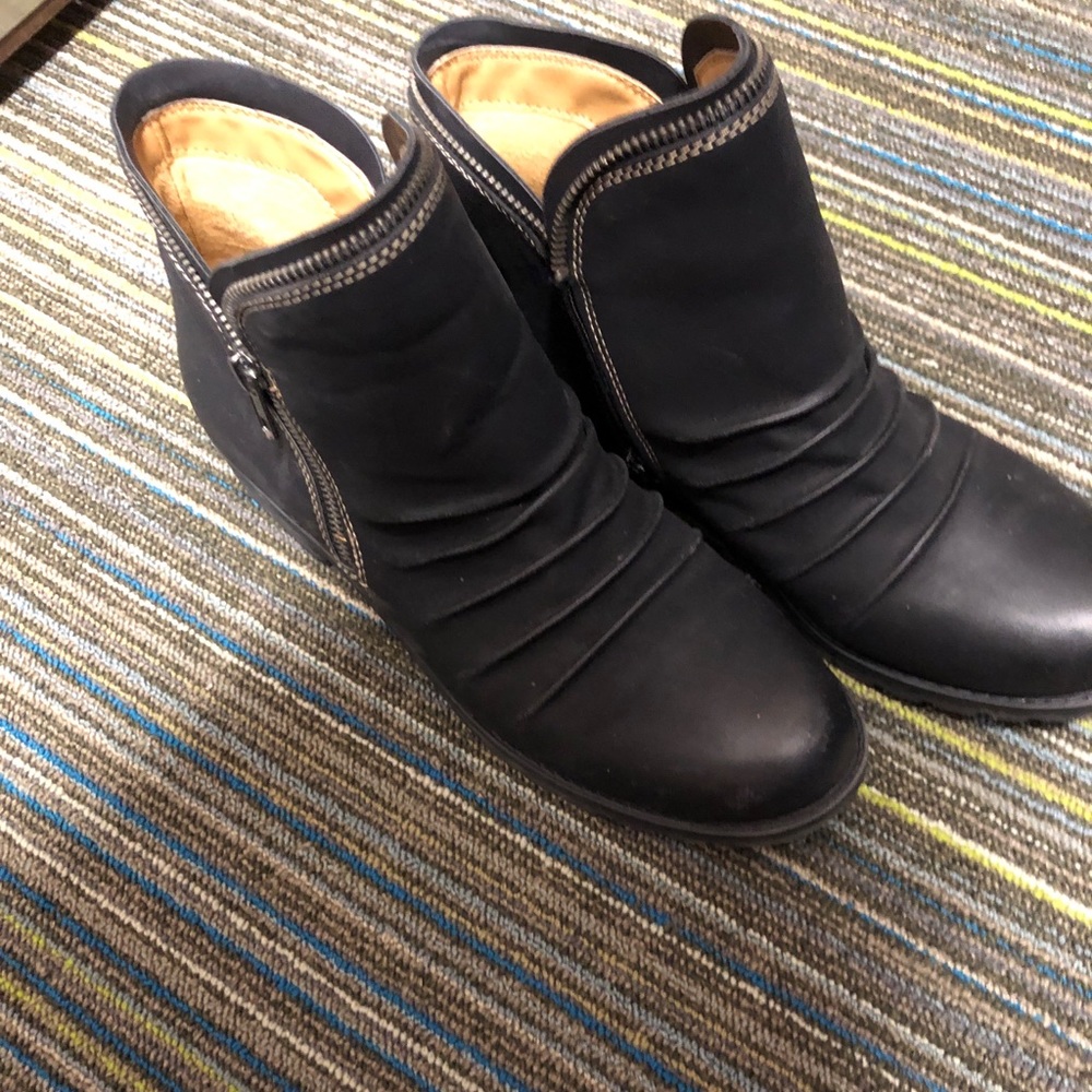 Black Moto boots